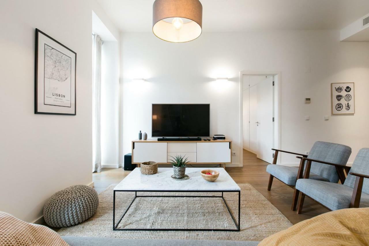 Urban Chic In The Heart Of Historic Apartment